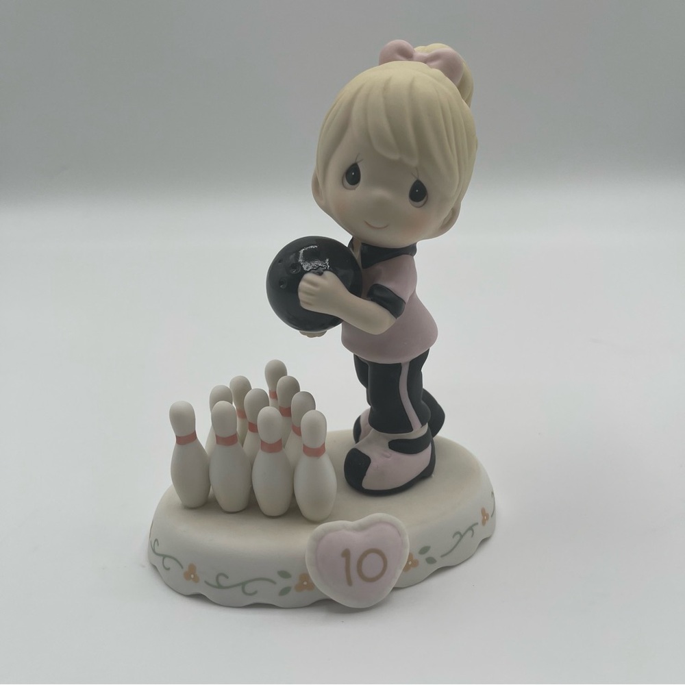 Growing In Grace
Blonde Age 10
Girl bowling
by Precious Moments